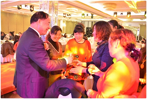 公司舉辦2019新春賢內(nèi)助接待宴會