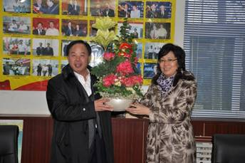 區(qū)委書記、區(qū)人大常委會主任畢榮青到我公司走訪慰問