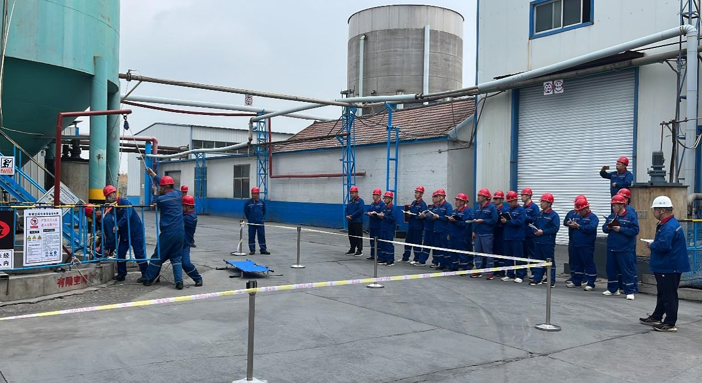 歐華分公司開展有限空間作業(yè)救援演練觀摩點評會