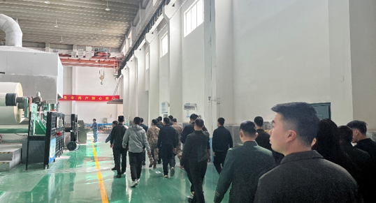 退役士兵“指引未來”就業(yè)直通車活動走進(jìn)齊峰
